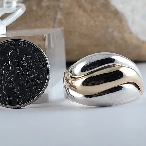 ❤️Size 7.5 Gorgeous 925 Sterling Silver and 14k Solid Yellow Gold Dome Ring!